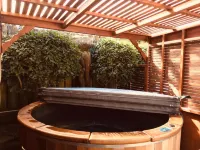 Cascades Lakefront Motel - Romantic