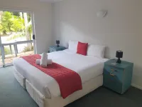Woodlands Motel Hotels in Te Tii