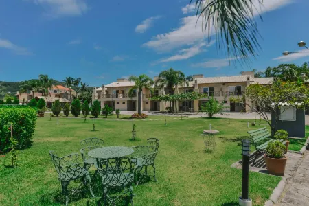 Villa Oliva Residence Отели рядом с достопримечательностью «CentroSul - Centro de Convencoes de Florianopolis»