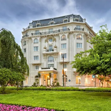 Hotel Carlton Hotels near Federico Moyúa Plaza