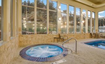 Holiday Inn Express & Suites Custer