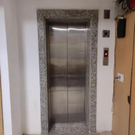 Shanti Residency Отели рядом с достопримечательностью «Университет Джавахарлала Неру»