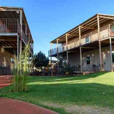 Oasis Newman Hotel Exterior