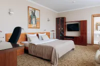 Dlya Vas Hotel Cathedral of the Assumption 주변 호텔