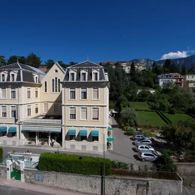 Hotel des Eaux エクスレバンルルバール駅周辺のホテル