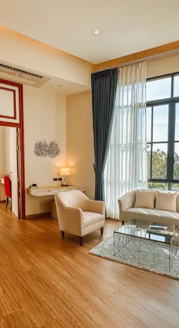 ห้องจูเนียร์สวีทพร้อมเตียงใหญ่หรือเตียงทวิน