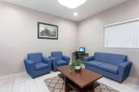 Super 8 by Wyndham Bakersfield South CA - Motels