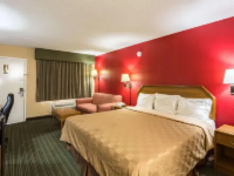 ロードウェイ イン ヘイズルハースト コピアのホテル