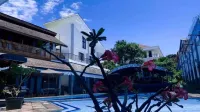 Shakti Villa Dago Bandung - Swimmingpools