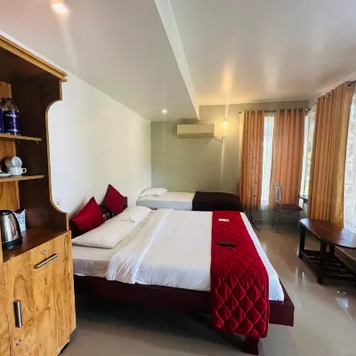 Lake N River Resort Munroe Island Hotels near Mar Semavoon Desthuni Orthodox Church, Manjakala (Manjakala Pally || മഞ്ഞക്കാല പളളി)