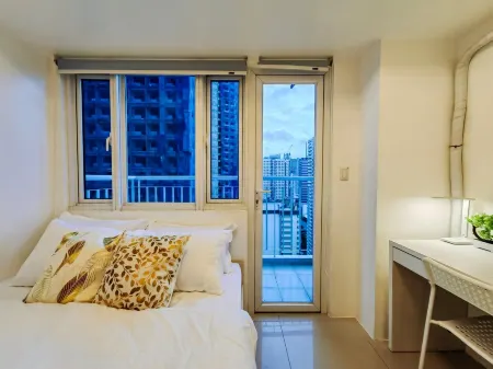1Br Condotel with Balcony at SM Light Residences #LT04 Отели рядом с достопримечательностью «Флэр Тауэрс»