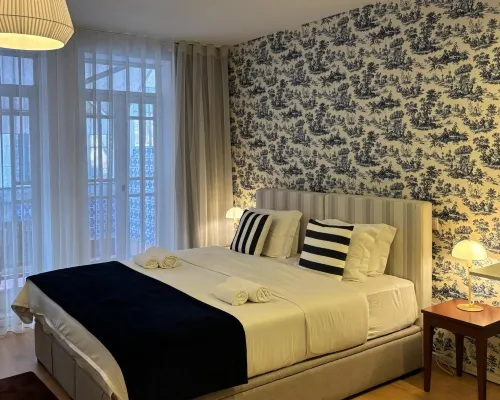 Be Oporto Apartments Clerigos Hotels near Cardosas Square