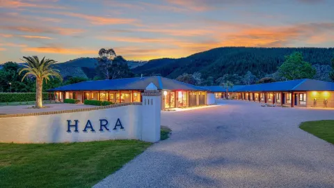 Hara House in Bright