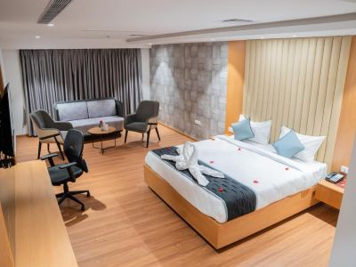 Hotel Tulips Grand