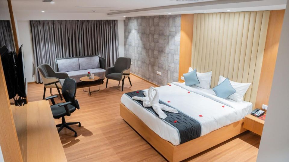 Hotel Tulips Grand
