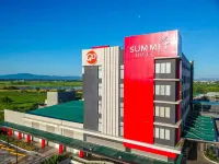 Go Hotels Plus Naga - parking