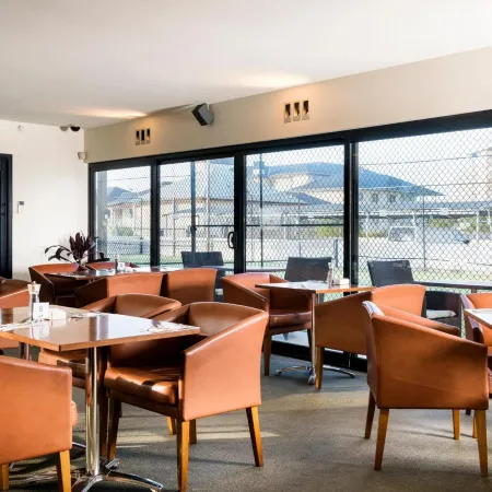 Pier 21 Riverside Apartment Hotel