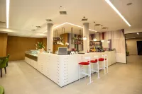 REGINA GARDEN HOTEL - bar
