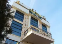 Golden Hotel - Pet friendly