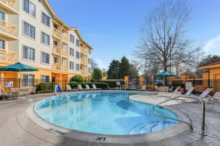 La Quinta Inn & Suites by Wyndham Raleigh Durham Airport