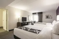 La Quinta Inn & Suites by Wyndham Baltimore N / White Marsh Hotels in Nottingham