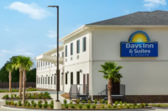 Days Inn & Suites by Wyndham Greater Tomball