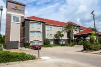 La Quinta Inn & Suites by Wyndham Houston East at Normandy Hotels near Kroger