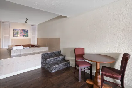 Super 8 by Wyndham Youngstown/Girard