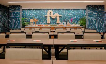 The Ambassador Hotel of Waikiki, Tapestry Collection by Hilton