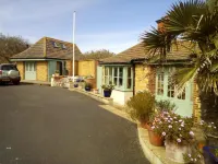 Heatherbell Cottage Guest Accommodation - parking