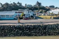 Bandon Marina Inn