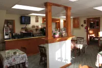 Four Winds Country Motel - breakfast