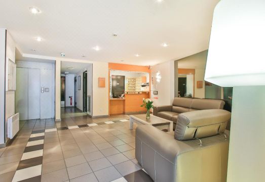 호텔 근처 상점가 전경