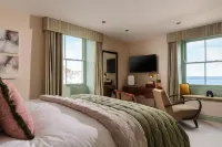 Pier House Hotels in Par