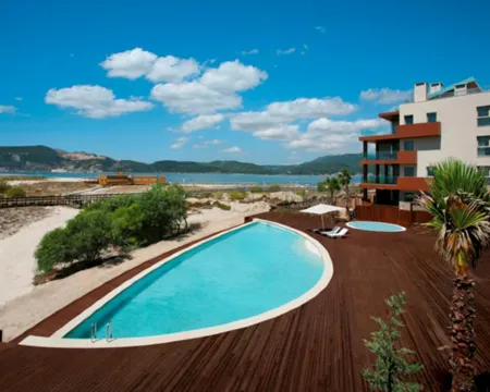 トロイア レジデンス プライア カルヴァリャルのホテル