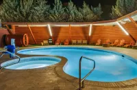 Wolfe's Hotel Moab - Hot Tub