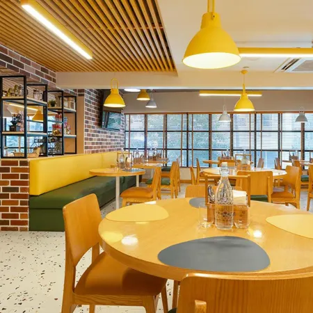 Bloom Hub Weh Andheri Отели рядом с достопримечательностью «Пляж Джуху»