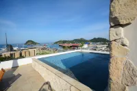 Harbour Komodo Hotel - pantai