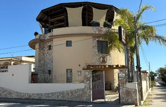 託雷德爾索勒公寓酒店