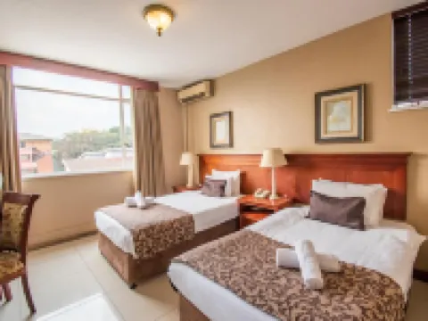 エマコシニホテルオンイースト ベレアのホテル