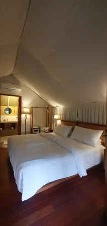 Oak Tree Glamping Resort Отели рядом с достопримечательностью «Masjid Wakaf Al Ikhlas Jl. Brantas Gg VI Sisir Batu»