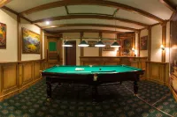 Postoyaly Dvor