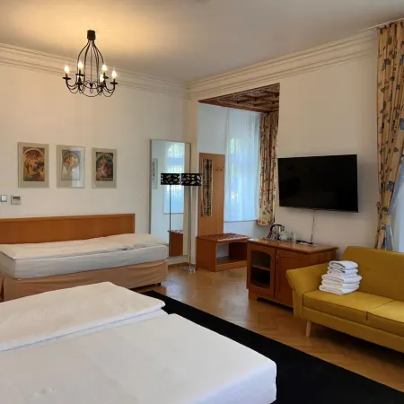 Residence Dykova - Former Pension Jana, Domov Mládeže