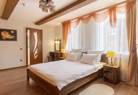 Постоялый Двор Отели рядом с достопримечательностью «Танк Т-34»