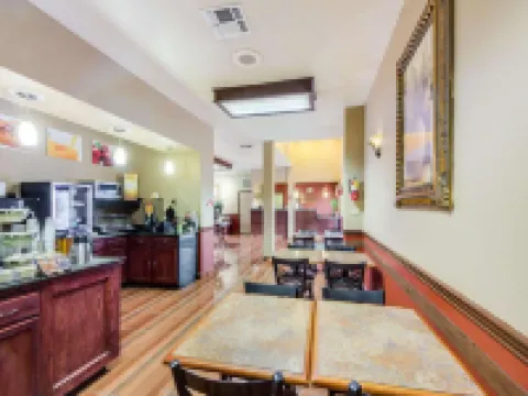 Econo Lodge Inn & Suites イーグル・パスのホテル