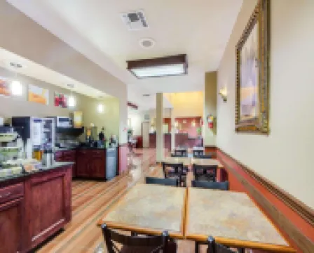 อีโคโนลอดจ์ อินน์แอนด์สวีท อีเกิ้ลพาส