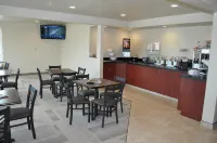 Boarders Inn & Suites by Cobblestone Hotels - Broken Bow - servizio colazione