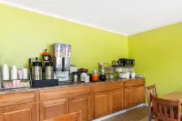 Super 8 by Wyndham Bath Hammondsport Area - Breakfast