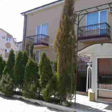 Delfiniya Hotel Exterior