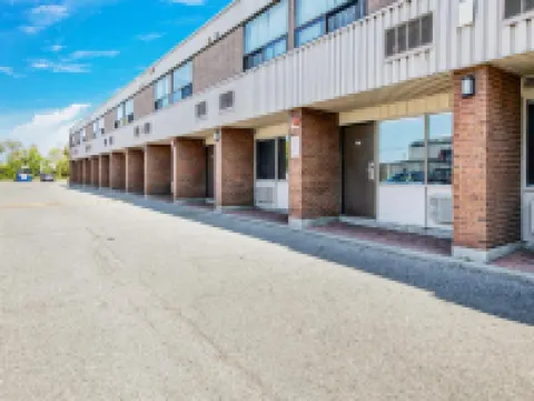 Deluxe Inn Hotels near Lambton Arena